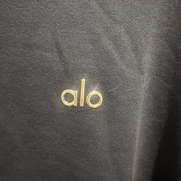 ALO Yoga Men's Deep Blue Sweater